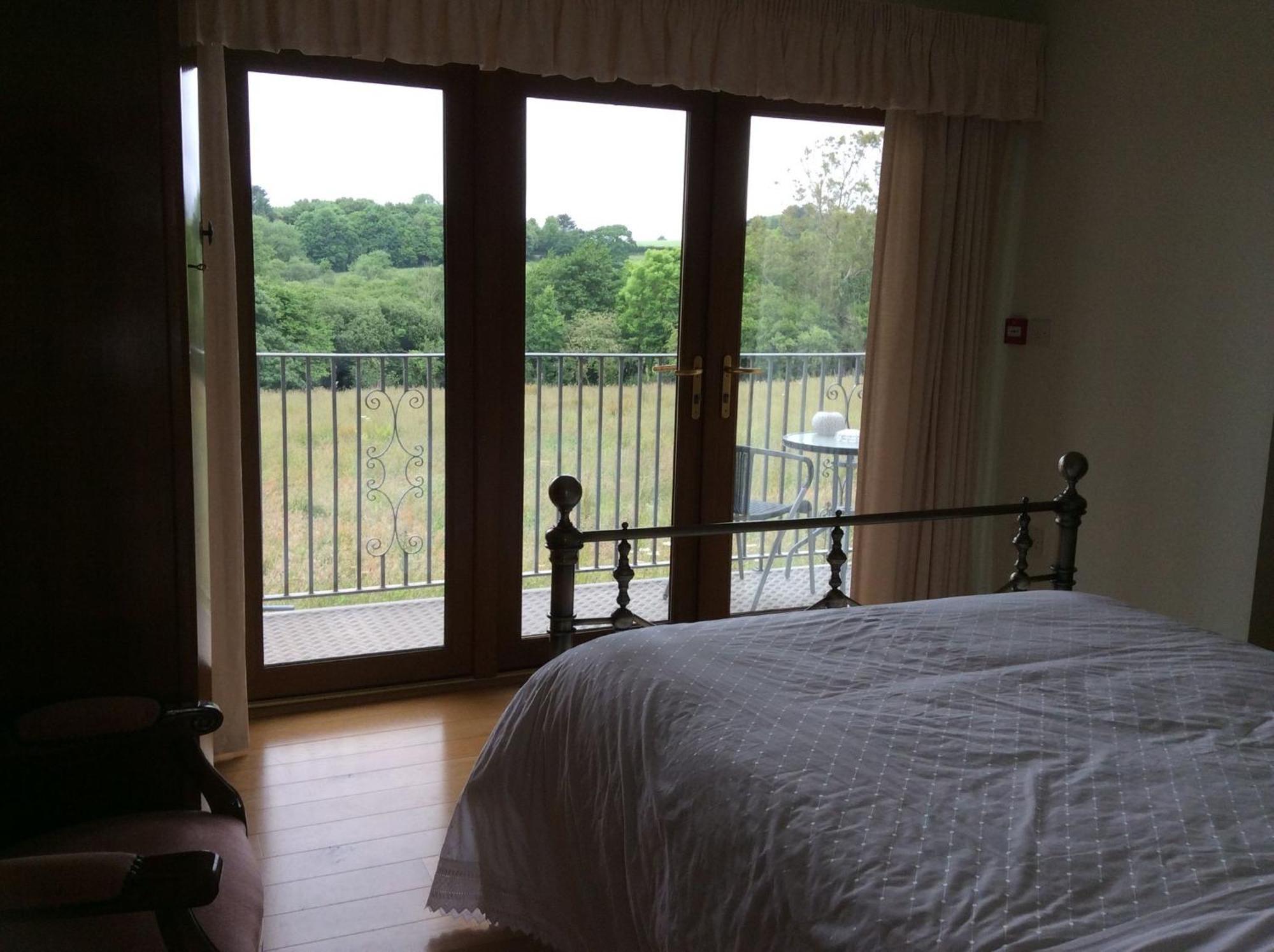 Room In Apartment - Bluebell Apartment Suite With Separate Lounge Area トルーロー エクステリア 写真
