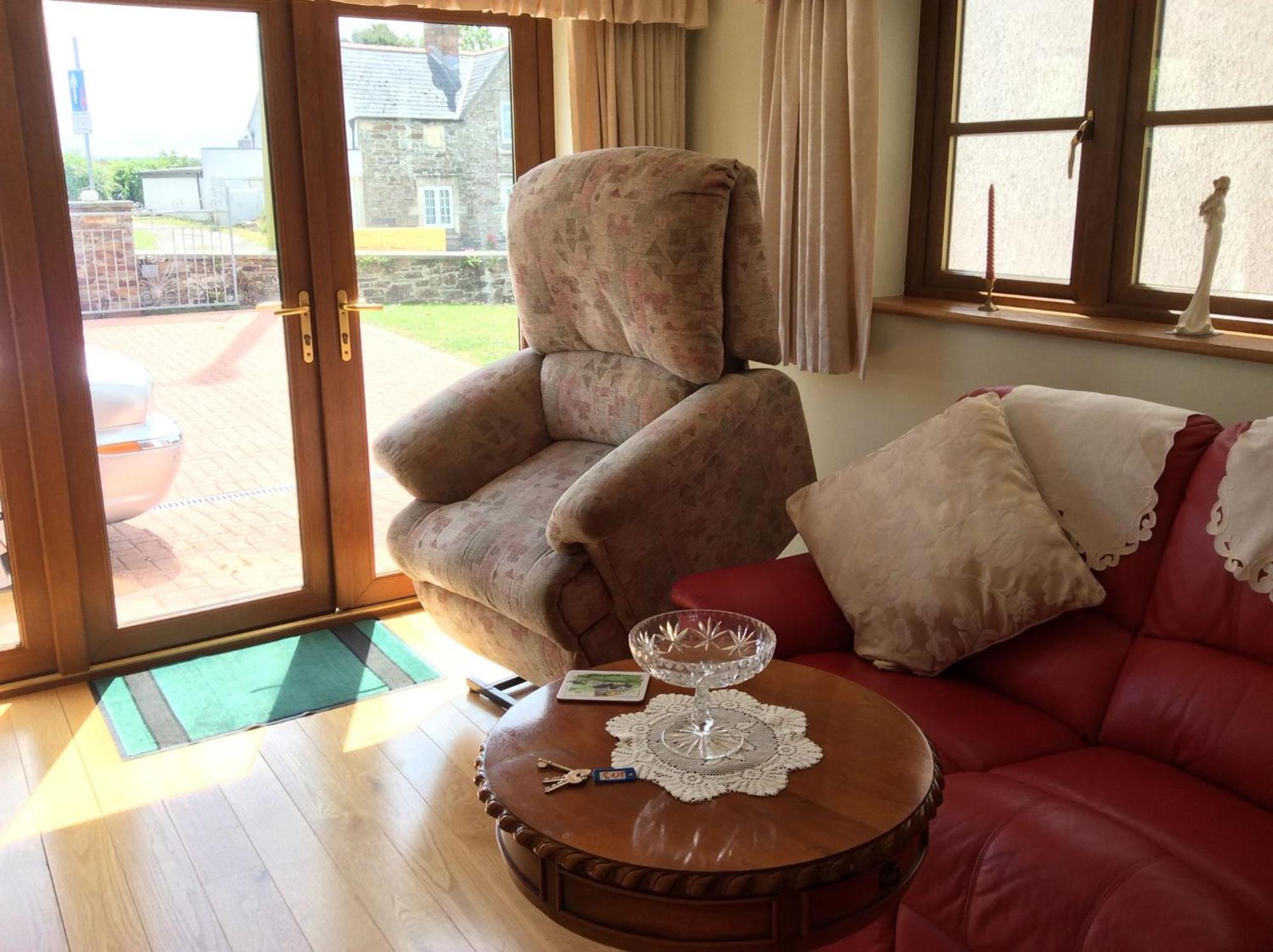 Room In Apartment - Bluebell Apartment Suite With Separate Lounge Area トルーロー エクステリア 写真