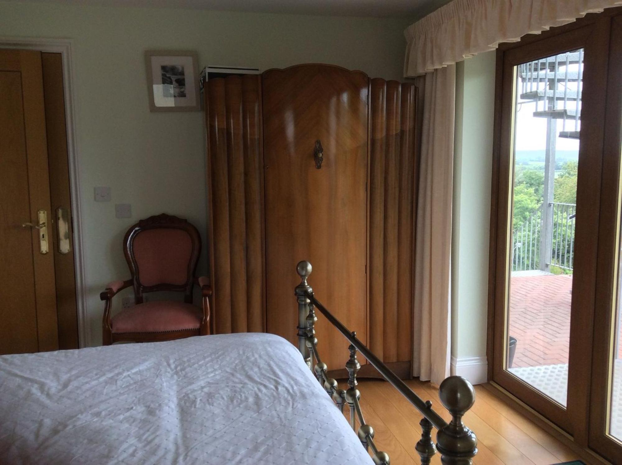 Room In Apartment - Bluebell Apartment Suite With Separate Lounge Area トルーロー エクステリア 写真